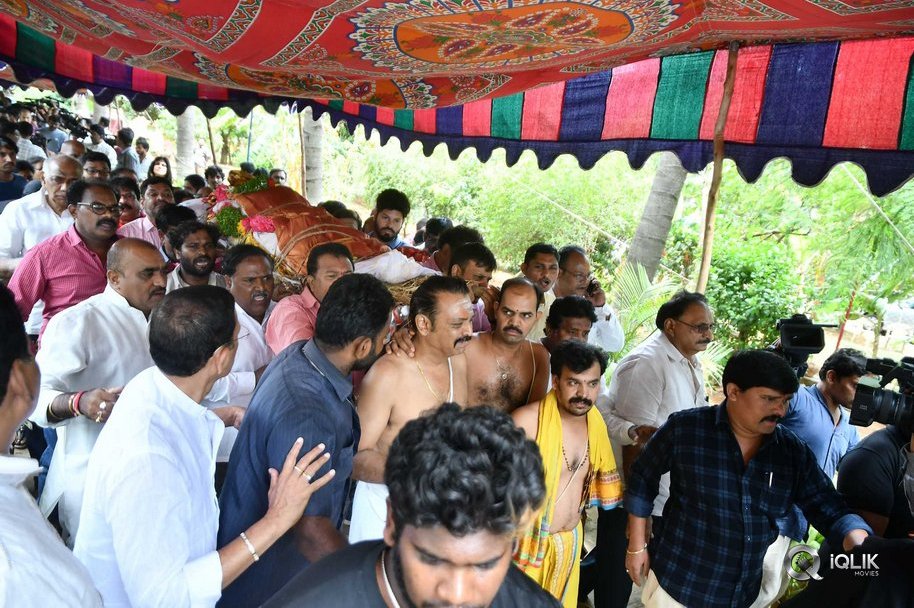 Celebrities-Pay-Homage-to-Vijaya-Nirmala-Garu